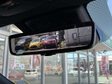 「デジタルインナーミラー」車両後方のカメラの映像をインナーミラー内のディスプレイに表示。カメラの映像なのでとても見やすくて安全です!もちろん通常のミラーモードにも切り替えれます!