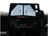 パノラミックビューモニター装備!サイドビュー・車両に取り付けたフロント、サイド、バックカメラの映像を合成して画面上に表示させることで、低速時の運転を補助する装置です。
