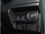 電動のスライドドアで楽々スムース!運転席から開閉の操作ができます!&スタートスイッチを押してエンジン始動ができるスマートキーが装備されています♪ポケットや鞄からキーを出さずに乗り込めます♪