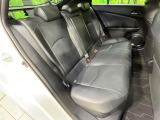 後部座席も気になるようなキズ・汚れやへたり等、大きなダメージはなく、良好な状態です。