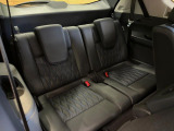 後部座席も気になるようなキズ・汚れやへたり等、大きなダメージはなく、良好な状態です。
