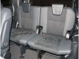 このお車の魅力は運転席だけではありません!!リア席もございます。ぜひ一度ご来店の上、体感してみてください!!
