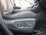 パワーシート搭載。微妙な調整が手軽にでき、ピッタリなポジションで運転することが可能です。