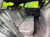 後部座席も気になるようなキズ・汚れやへたり等、大きなダメージはなく、良好な状態です。