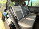後部座席も気になるようなキズ・汚れやへたり等、大きなダメージはなく、良好な状態です。