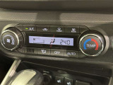 オートエアコン付きなので一度、気温を設定すれば自動的に過ごし易い温度に調整してくれますよ。 車内をいつでも快適空間にしてくれます。