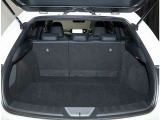 ラゲージスペースは大容量。ゴルフバッグやキャリーバッグも積み込めます。