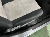 痛みの出やすい運転席シートの角、フロアマット、座面、ともに良好です
