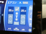 温度の感じ方は、個人差がありますね。運転席、助手席で独立して温度設定のできる左右独立温度コントロールのフルオートエアコン装備です。