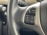 【 ステアリングスイッチ 】手元のスイッチでナビ操作が可能です。非常に便利な機能です。取り付けのナビによってはオプション設定となっております。