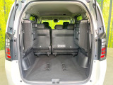普段のお買い物や通勤、送迎等に十分な荷室スペースを確保しております。セカンドシートを倒すと、大きな荷物の積載も可能です♪