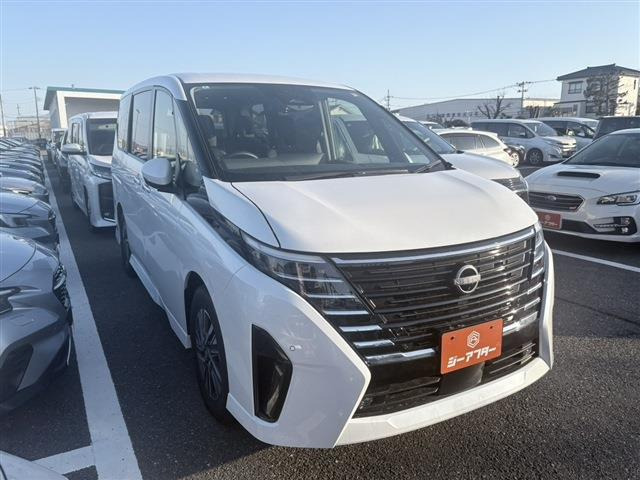 セレナ 1.4 e-POWER ハイウェイスターV 禁煙車 純正12.3インチナビ 全周囲カメラ