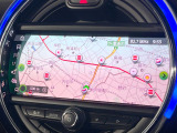 ●MINI純正ナビ:一体感のあるナビは、高級感ある車内を演出してくれます。Bluetooth再生などオーディオ機能も充実しておりますので、運転もより楽しめます♪