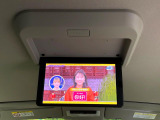 【フリップダウンモニター】大画面モニターで後席でもエンタメをお楽しみいただけます。小さなお子様にも大人気の装備です♪
