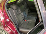 後部座席も気になるようなキズ・汚れやへたり等、大きなダメージはなく、良好な状態です。