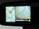 パノラミックビューモニター付きです。車両を上から見たような映像をディスプレイオーディオ画面に表示。運転席からの目視だけでは見にくい、車両周辺の状況をリアルタイムでしっかり確認できます。