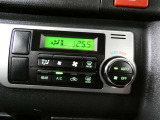 オートエアコンは、常にお好みの温度に調整ができ車内を快適な空間に保ってくれます。