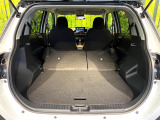 普段のお買い物や通勤、送迎等に十分な荷室スペースを確保しております。セカンドシートを倒すと、大きな荷物の積載も可能です♪