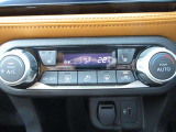 オートエアコンで車内快適!寒い時に重宝する前席のシートヒータースイッチも装備されています