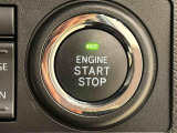 電子カードキーを携帯していれば、ボタンを押すだけでエンジンの始動がスマートに行えます。