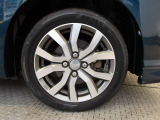 純正15インチアルミ!タイヤサイズは175/55R15です