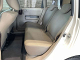 【後部座席】納車前には専門業者にてクリーニングを実施し綺麗な状態でお渡します!