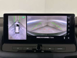 上からの視点で狭い駐車場への駐車に役立つ、アラウンドビューモニター対応純正メモリーナビ装備。
