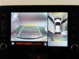 パノラミックビューモニター付きです。車両を上から見たような映像をモニター画面に表示。運転席からの目視では見にくい、車両周辺の状況をリアルタイムでしっかり確認できます。
