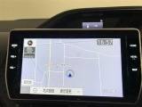 純正ナビを装備。タッチパネル式で使いやすく、お出かけもラクラクです。