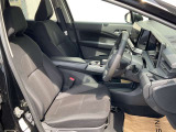 運転席まわりです。実際に座ってみて、乗り心地を体験してみてください。