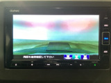 【バックカメラ】運転が苦手な方も車庫入れラクラクです!ギアをリバースに入れれば自動的に切り換わりますので、面倒な操作は不要です♪狭い駐車場もお車を傷つけず安心ですね!