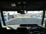 大きなフロントガラスで視界良好です。