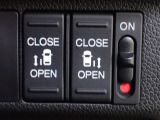 運転席からもスライドドアをボタン操作でスピーディーに開閉できます!またスマートキーでも操作できるので便利です。