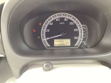 見やすいスピードメーターです。走行距離はこちらで確認できます。