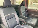 後部座席です。綺麗・清潔に仕上げております。内装の綺麗なお車は気持ちが良いですし、コンディションのいい車が多いです。