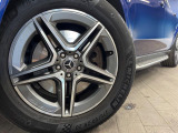 ●純正20インチアルミホイール:輸入車ならではの卓越した走りを支えるホイールと足回りです!日本車の走りに慣れている方にもぜひ体感して頂きたい程高いレベルでまとまっています!