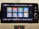 HondaCONNECT対応の便利なナビディスプレー。お持ちのスマートフォンと連携して、ナビやBluetoothでの音楽再生が可能です。デザインはもちろん、操作性も良好です。