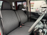 運転席シート廻りは使用感も少なく、良好な状態となっています。前オーナー様が丁寧に使っていたことがよくわかりますね。