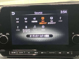 【メーカーナビ】9インチの大画面モニターを搭載し、Apple CarPlayへのワイヤレス接続やAndroid Autoにも対応。