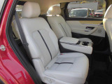 後席にもシートヒーター、シートベンチレーション装備です。