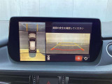 【360&deg;ビュー・モニター】駐車場や見通しの悪い交差点、狭い道のすれ違いなどドライバーからは見えない「死角」をなるべく見えるようにすることで、安心・安全・快適な運転をサポートします。