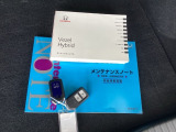 メンテナンスノート【整備記録簿】、取説も揃っています。スマートキーはバッグなどにしまったままボタン操作でエンジンの始動・停止ができて大変便利です。