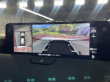 【360&deg;ビューモニター】専用のカメラにより、上から見下ろしたような視点で360度クルマの周囲を確認することができます☆死角部分も確認しやすく、狭い場所での切り返しや駐車もスムーズに行えます。