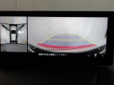 狭い場所での駐車やすれ違いなどでより的確な運転操作に役立つ360&deg;ビューモニターが装備されています。