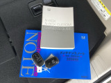 メンテナンスノート【整備記録簿】、取説も揃っています。スマートキーはバッグなどにしまったままボタン操作でエンジンの始動・停止ができて大変便利です。