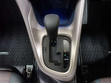 フロアシフトタイプです