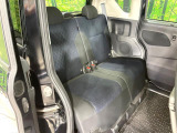 後部座席も気になるようなキズ・汚れやへたり等、大きなダメージはなく、良好な状態です。