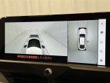 【パノラミックビューモニター】車を真上から見た状態をナビに映し出し、駐車時などをサポート☆クルマの斜め後ろなど、目が届きにくい箇所も確認できるため、いち早く障害物に気が付くことができます!