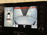 パノラミックビューモニターを装備。駐車場や交差点でクルマを真上から見るように周囲を確認できます。機能の詳細は販売店スタッフまでおたずねください。
