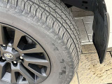 タイヤ残り溝もバッチリ!溝が少ないとスリップしたりブレーキ時の制動距離が長くなってしまいます。交換までまだまだ余裕があるのは経済的にも助かります。